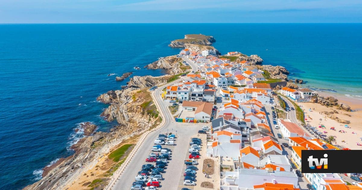 Few people know this: this island in Portugal connected to the mainland and created a dreamlike landscape