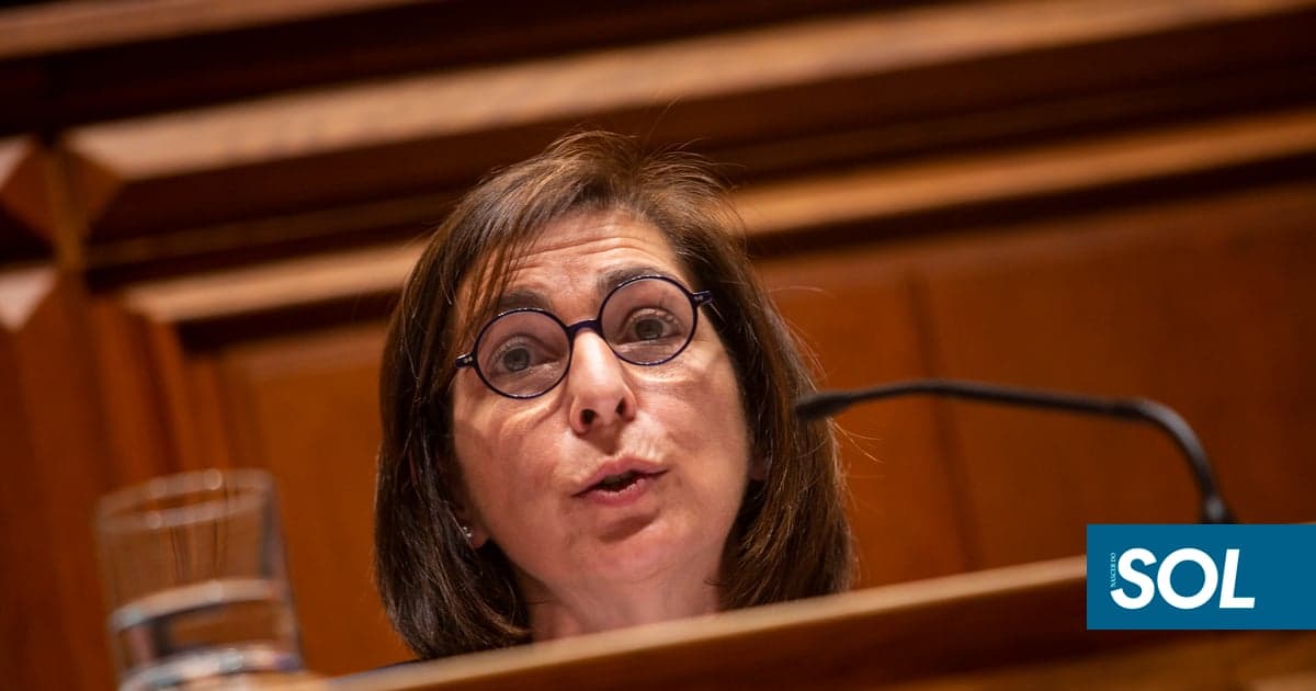 Former minister Ana Catarina Mendes accuses successor of yielding to Chega
