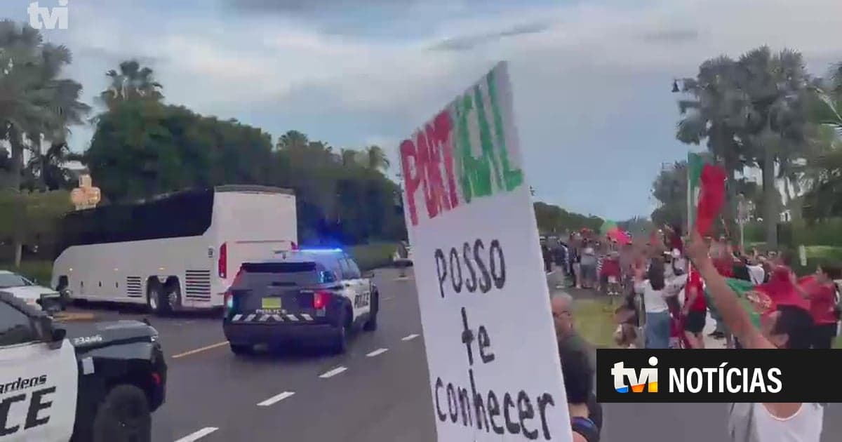 South Americans welcome the national team bus with chants of 'Portugal, Portugal'