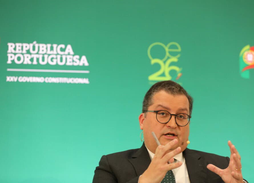 Governo reforça desconto no ISP para travar subida dos combustíveis a partir de segunda-feira