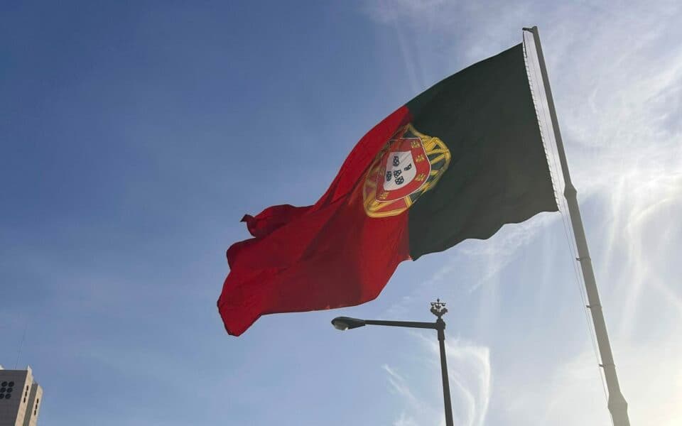 DBRS maintains Portugal's rating and improves outlook
