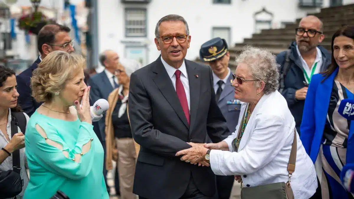 President Seguro lauded on Portugal Day walkabout in streets of Angra do Heroísmo