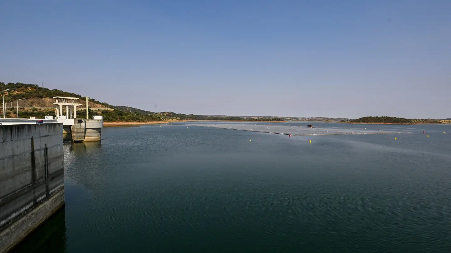 Searches resume for 48-year-old man missing during swim in Alqueva reservoir