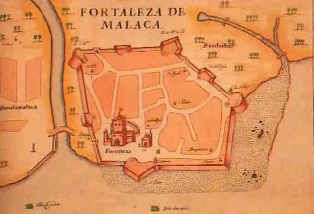 A coloured plan of a walled town with bastions at the corners, a church and tower inside the walls, a river along the left side and the sea at bottom right. The title reads Fortaleza de Malaca.