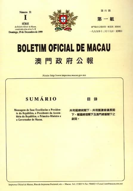 The cover of a government gazette headed Boletim Oficial de Macau in Portuguese and Chinese, with the Portuguese coat of arms at the top, dated Sunday 19 December 1999. A boxed summary lists messages from the President, the Speaker, the Prime Minister and the Governor.