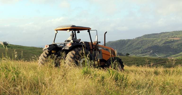 Man dies in agricultural tractor accident in Resende