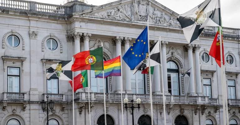 City Council raises LGBTQIA+ flag in the Municipal Square