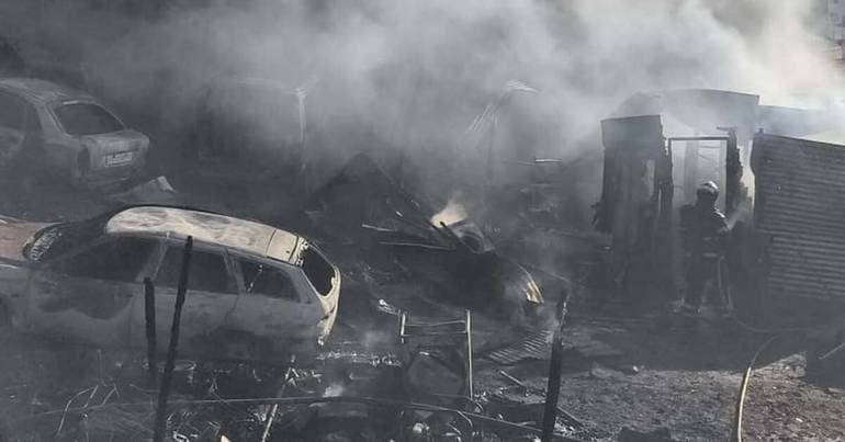 Fire in the Galinheiras neighbourhood forces residents from their homes