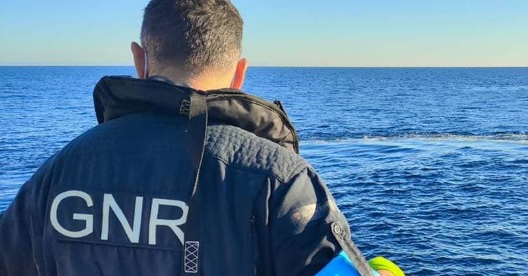 GNR arrests 10 people and seizes two vessels in the Algarve