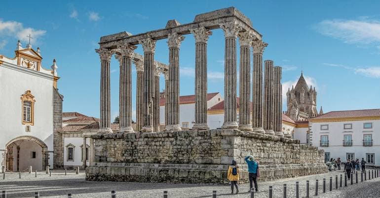 Public Prosecutor's Office opens inquiry into the destruction of dolmens in Évora