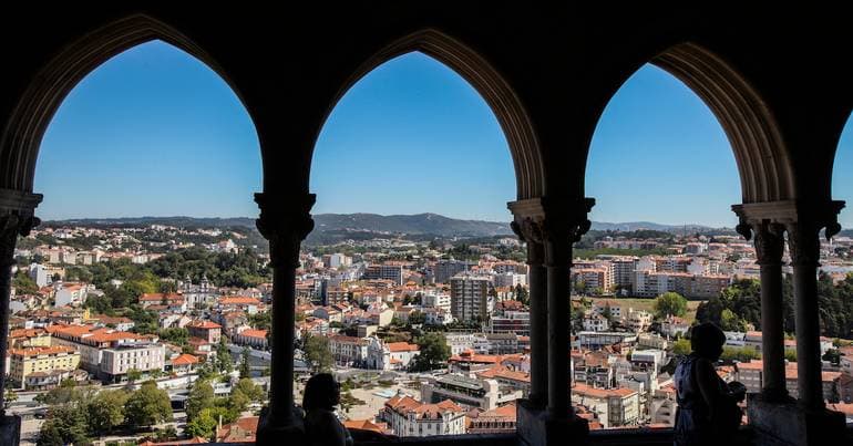 Housing. Around 50 people protest in Leiria