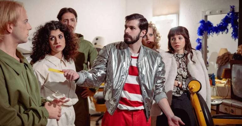 A melancholy film about a singer who spread joy