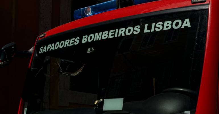 Building fire in Alcântara results in no casualties