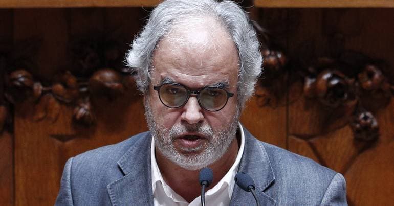 BE blames Porto Vivo and IHRU for stalled housing project in Porto