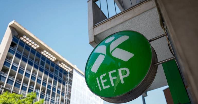 Fewer than 15,000 unemployed in social work