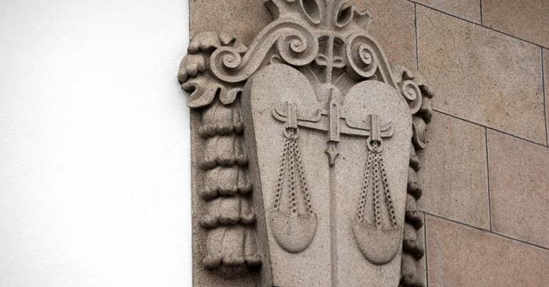 Sines: Man arrested for weapon possession awaits extradition in prison