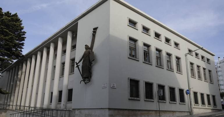 Leiria court tries man suspected of killing friend