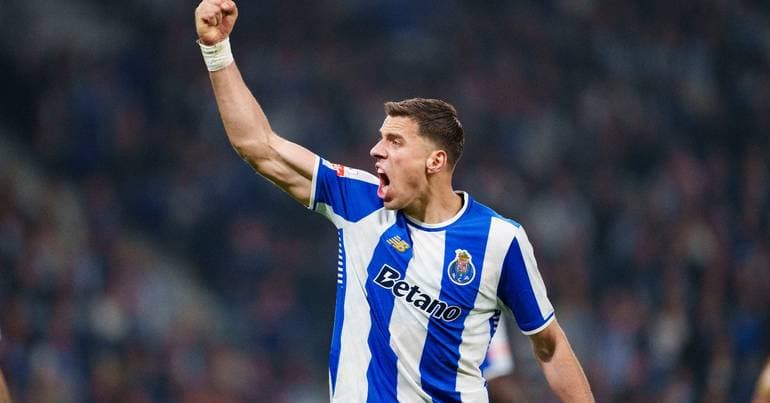 Bednarek threatened with a knife during home robbery