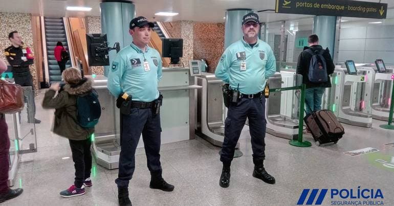 Airport: Union criticises suspension of border control