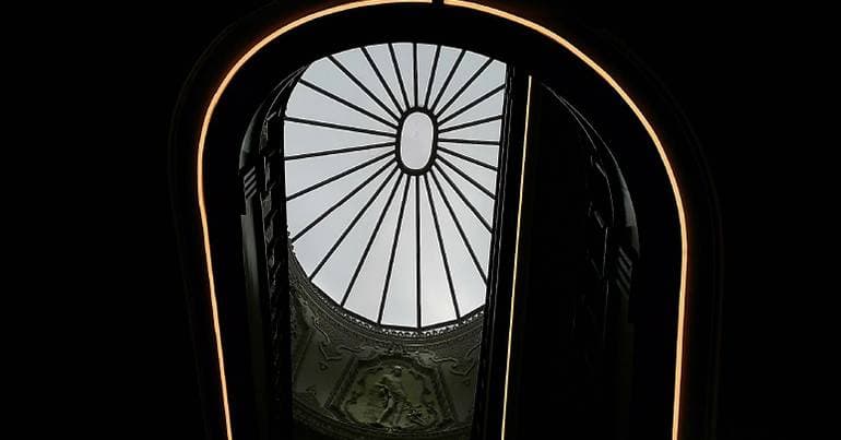 Porto: the light of the skylights