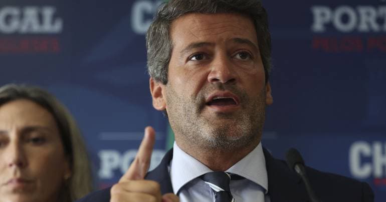 Ventura criticises Passos Coelho for debating abortion