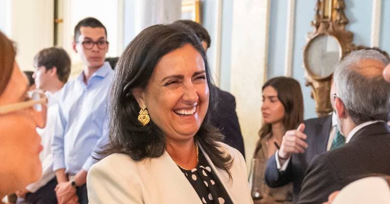 Rainha Earrings: from Queen Maria II to Margarida Maldonado Freitas