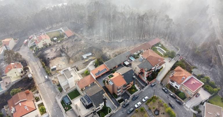 Fire cuts off EN15 and forces motel evacuation