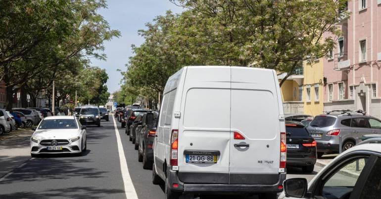 Tax rises and limits the drop in fuel prices
