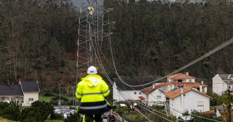 The cost of repairing the electrical grid will only reach prices in 2030
