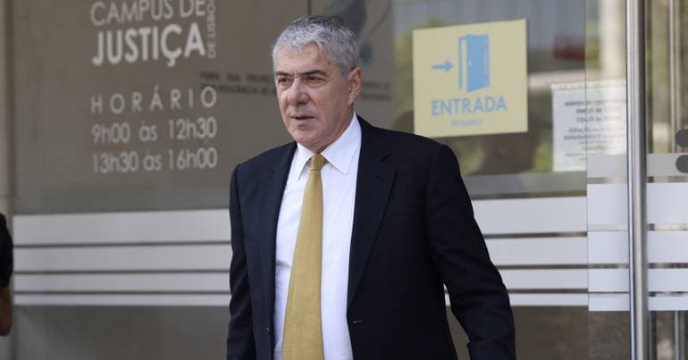 Clooney a 'hero', Passos censured and Montenegro praised