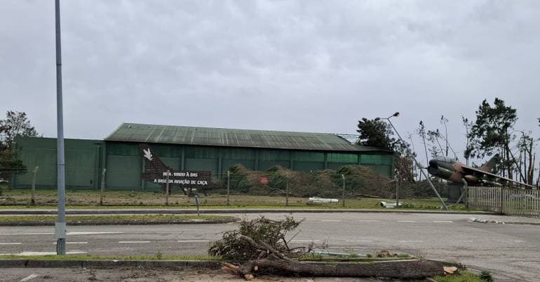 Air Force provides showers and meals in Monte Real