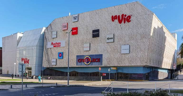 Shop and gym in Caldas cinema lack Ministry approval