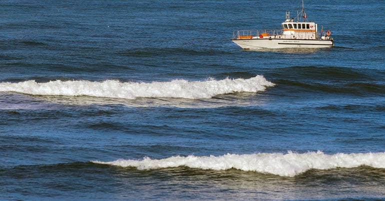 Swimming ban lifted at Nazaré beach