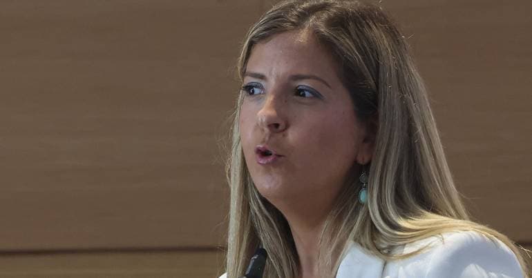 Minister promises to pay literary grants in October