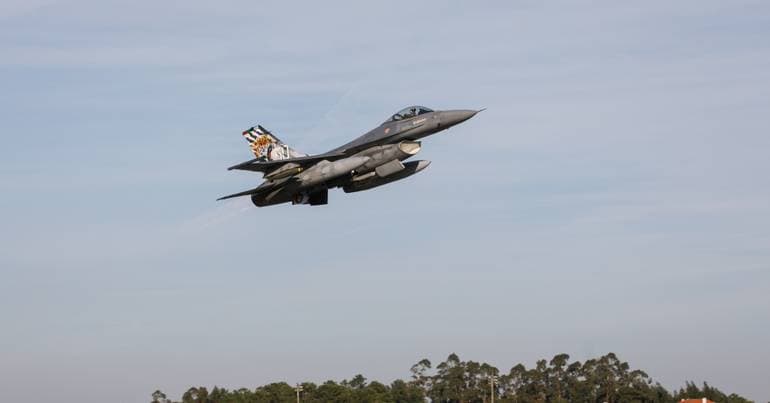 Sonic boom in Figueira da Foz. What is the sound barrier?