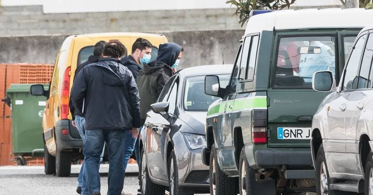 One dead and five injured in van crash in Peniche