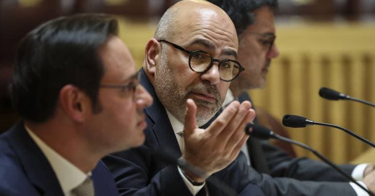 Pinto Luz warns future governments about construction