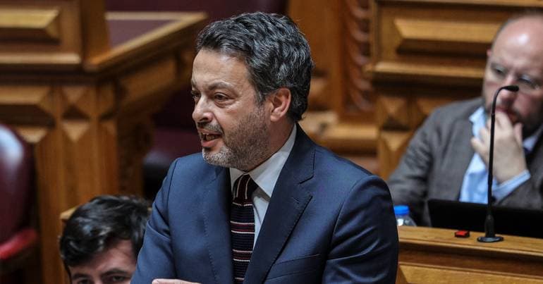 Labour law. "The recipe is the same as the troika's"