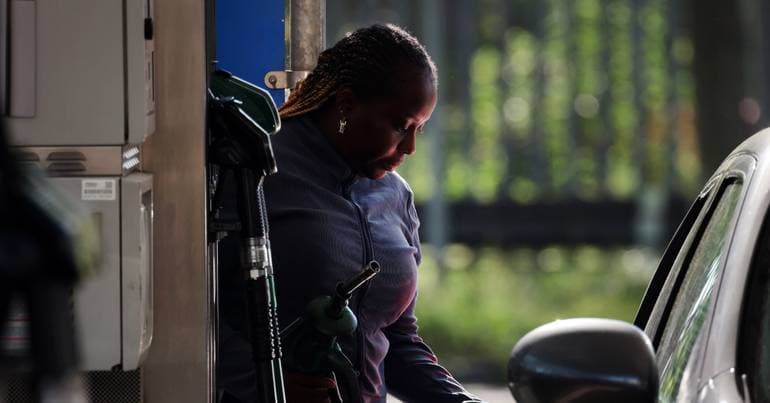 Oil prices soar 4%