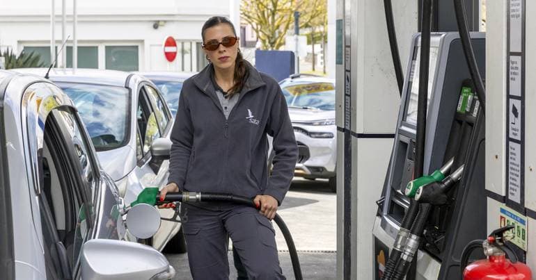 PS insists on fuel VAT and summons oil companies to Parliament