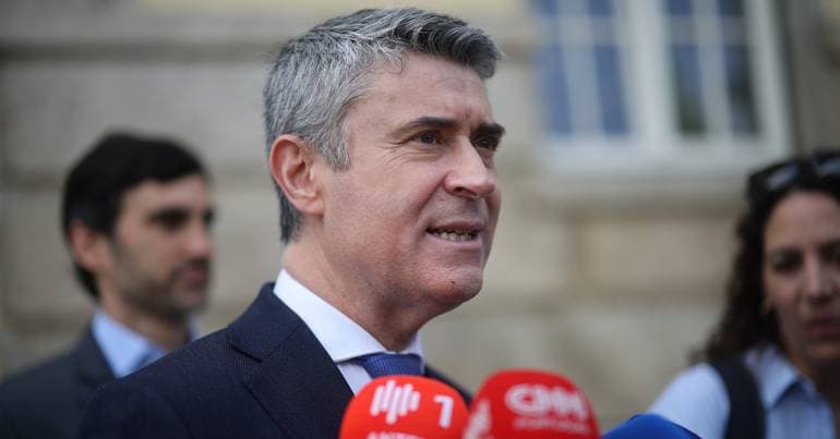Carneiro distances PS from searches and rejects theory of persecution