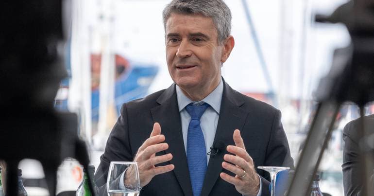 Carneiro begins 'sea economy route' in the Azores