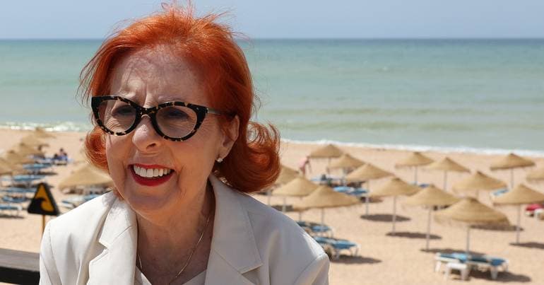 Minister insists on maps at beaches to resolve controversy