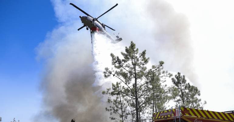 Wildfires: Four aerial assets fight fire in Odemira