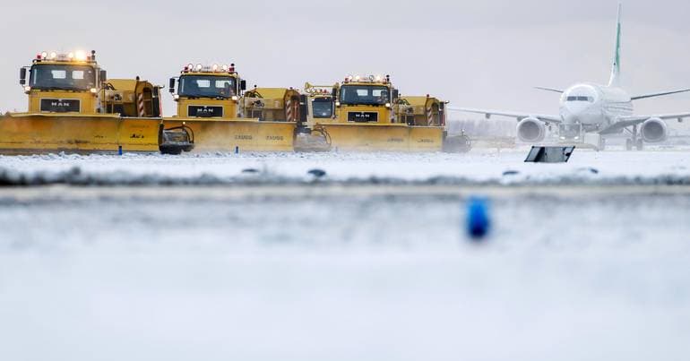 Frankfurt Airport cancels flights due to snow and ice
