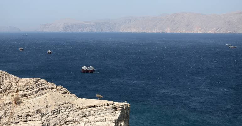 Hormuz blocked: sanctions on Iran on the table