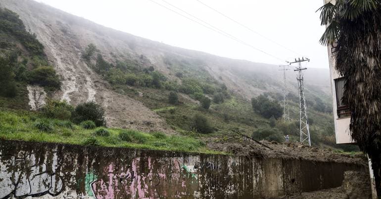 Caparica fossil cliff retreated seven metres during storms