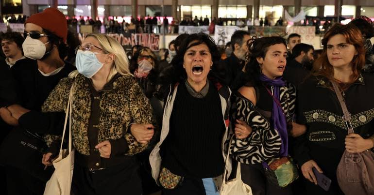 Protesters want to meet with Pedro Duarte at the Rivoli