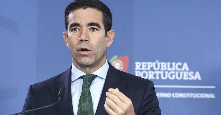 Government insists it will not pay for refusing 420 refugees