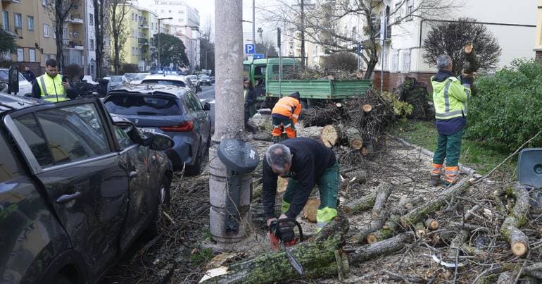 Banks: dozens of branches closed in hardest-hit areas